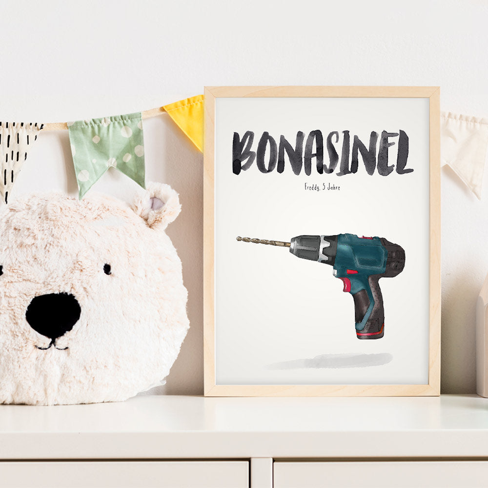Kindermundposter Bohrmaschine im Kinderzimmer – personalisiertes Poster als Dekoration und Geschenk