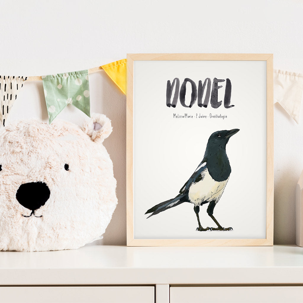 Kindermundposter Elster im Kinderzimmer – personalisiertes Poster als Dekoration und Geschenk