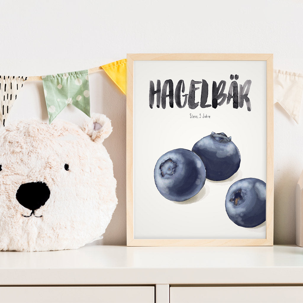 Kindermundposter Blaubeeren im Kinderzimmer – personalisiertes Poster als Dekoration und Geschenk