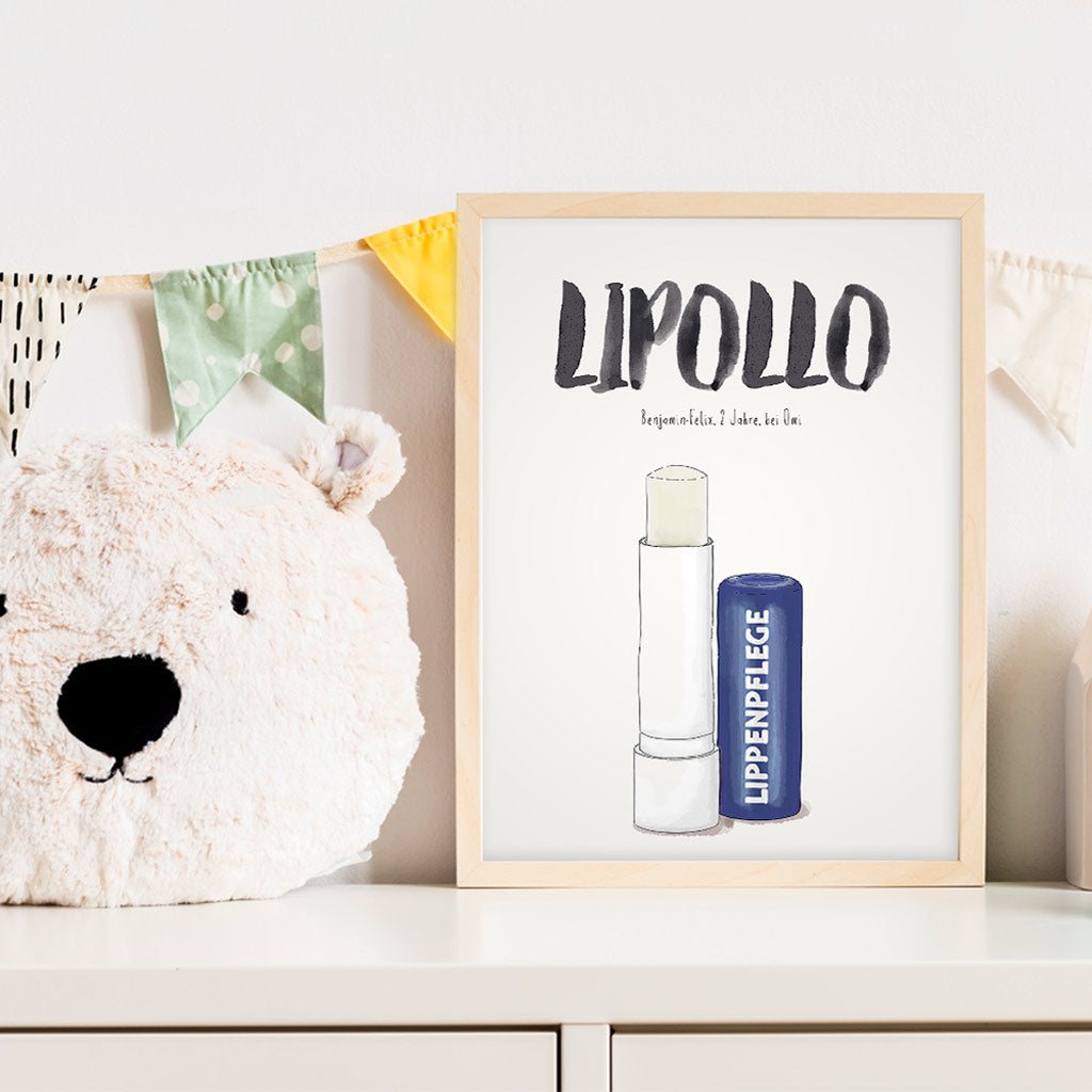 Kindermundposter Lippenpflegestift im Kinderzimmer – personalisiertes Poster als Dekoration und Geschenk