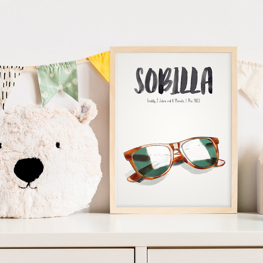Kindermundposter Sonnenbrille im Kinderzimmer – personalisiertes Poster als Dekoration und Geschenk
