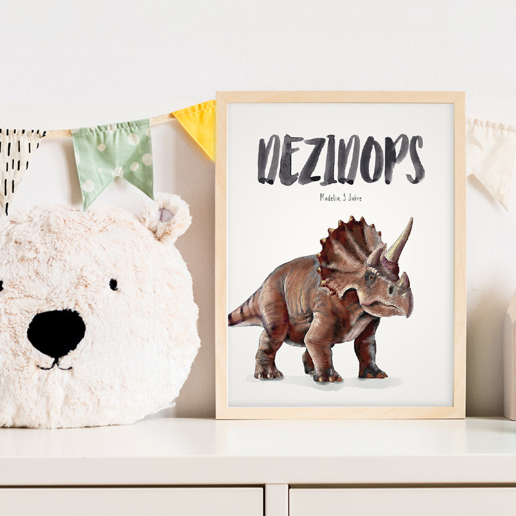 Kindermundposter Triceratops im Kinderzimmer – personalisiertes Poster als Dekoration und Geschenk